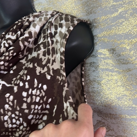 Jones&Co. Cowl Neck Sleeveless Snakeskin Blouse Size M - Picture 3 of 11